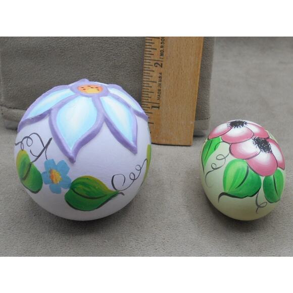 Hand Painted Ceramic Easter Eggs Lot of 2 Eggs Floral Design - Picture 4 of 9